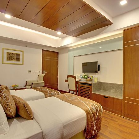דלהי Hotel Swaran Palace מראה חיצוני תמונה