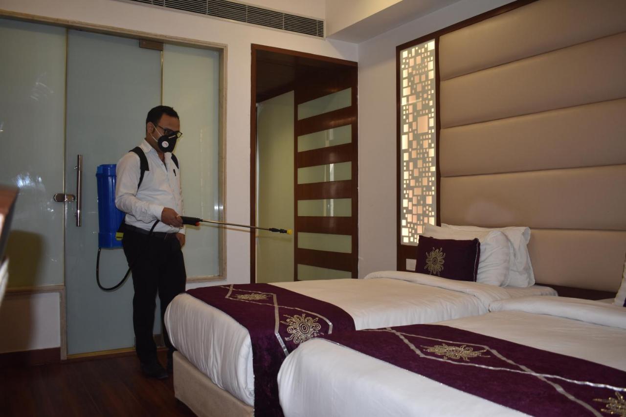דלהי Hotel Swaran Palace מראה חיצוני תמונה