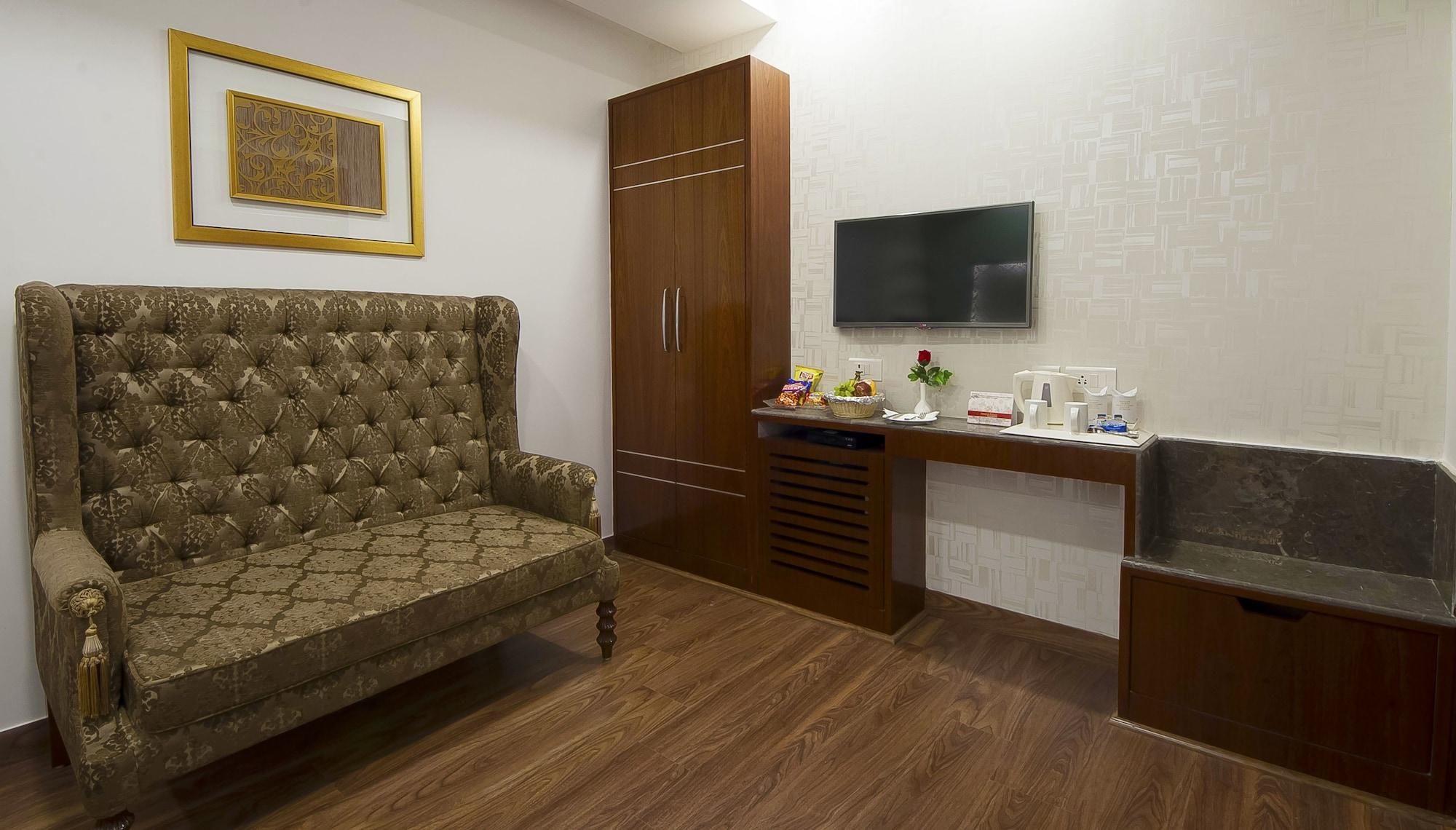דלהי Hotel Swaran Palace מראה חיצוני תמונה
