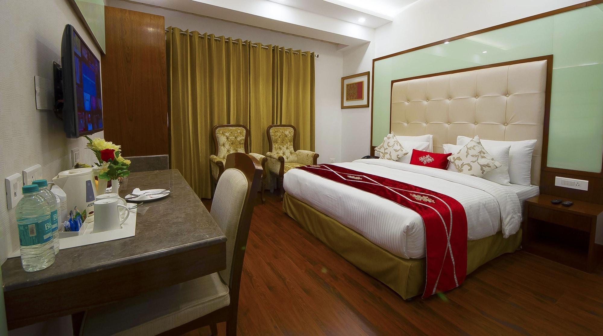 דלהי Hotel Swaran Palace מראה חיצוני תמונה