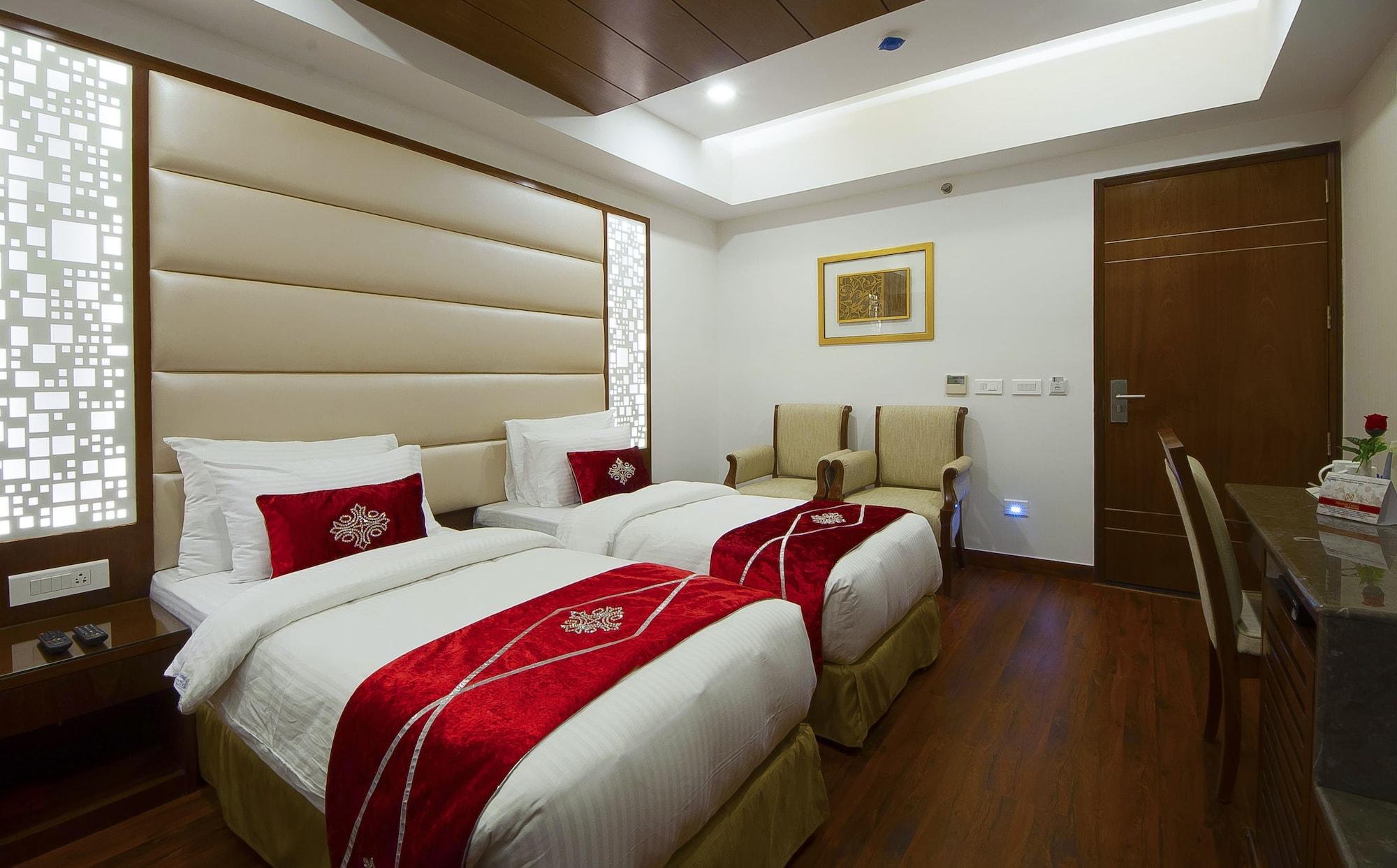 דלהי Hotel Swaran Palace מראה חיצוני תמונה