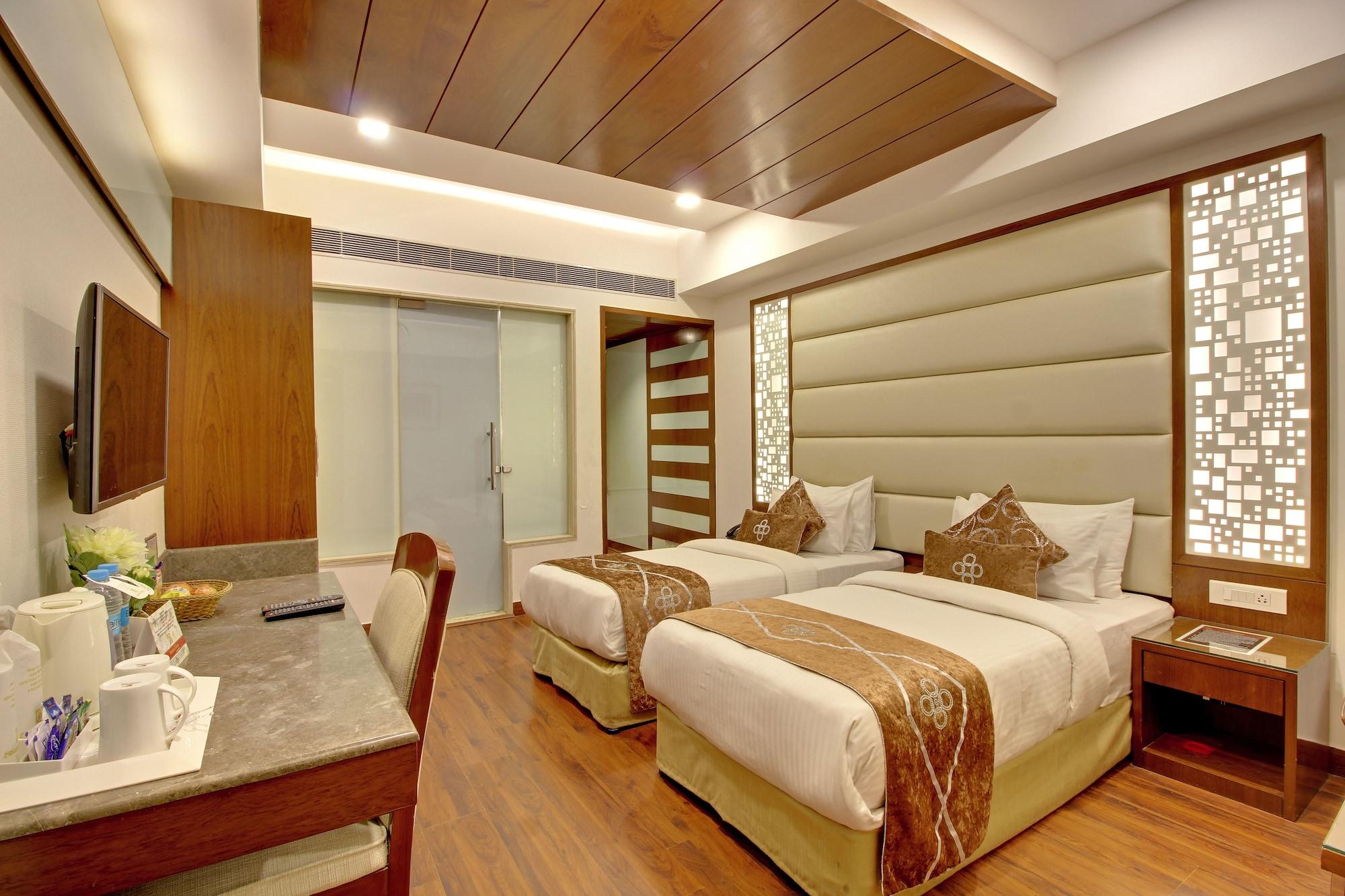 דלהי Hotel Swaran Palace מראה חיצוני תמונה
