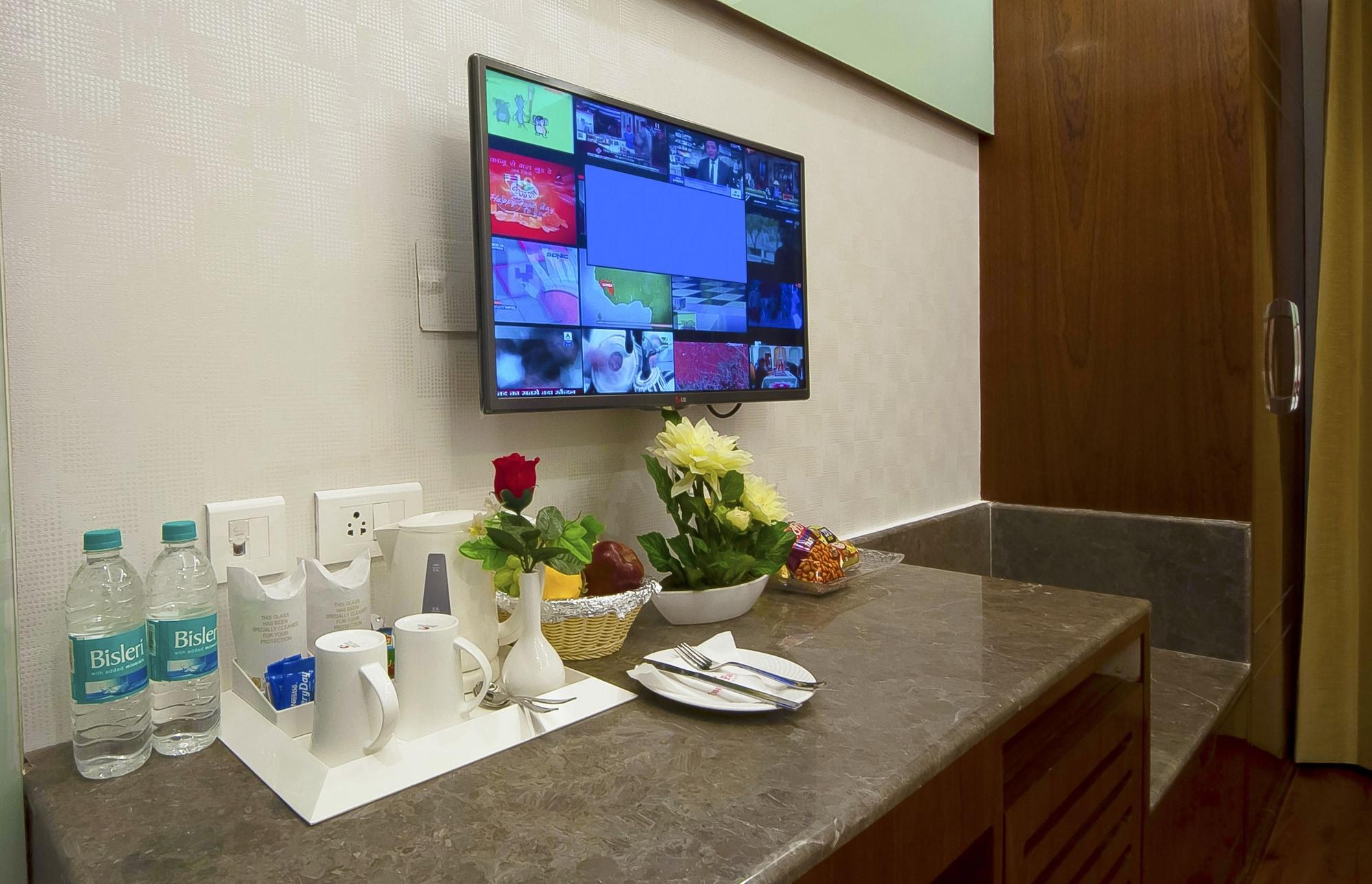 דלהי Hotel Swaran Palace מראה חיצוני תמונה