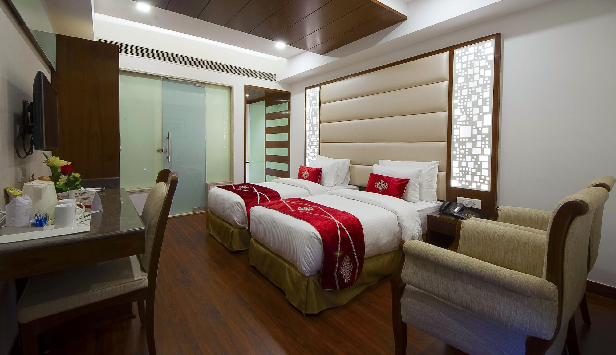 דלהי Hotel Swaran Palace מראה חיצוני תמונה