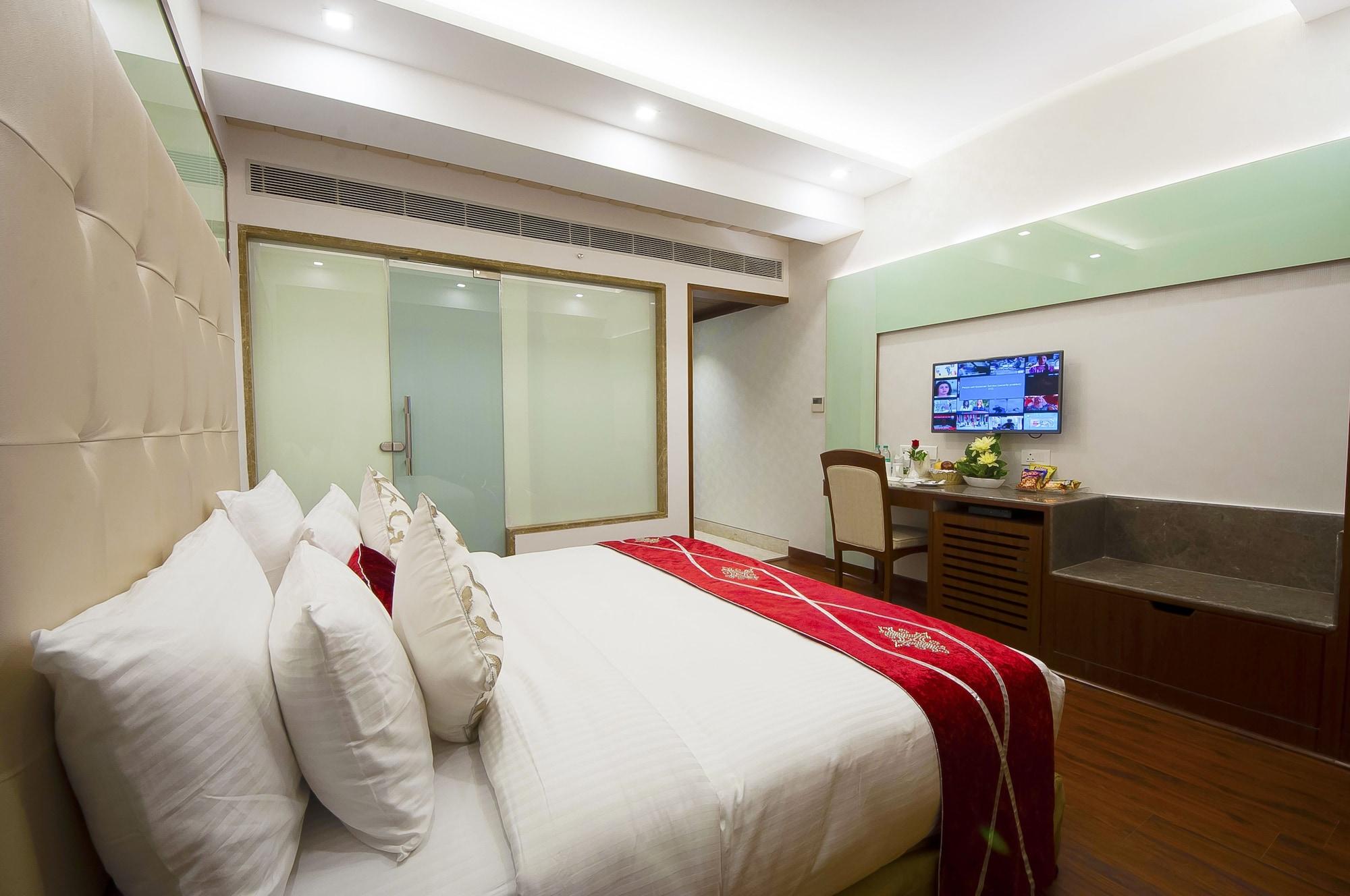 דלהי Hotel Swaran Palace מראה חיצוני תמונה