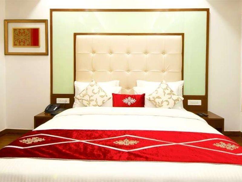 דלהי Hotel Swaran Palace מראה חיצוני תמונה