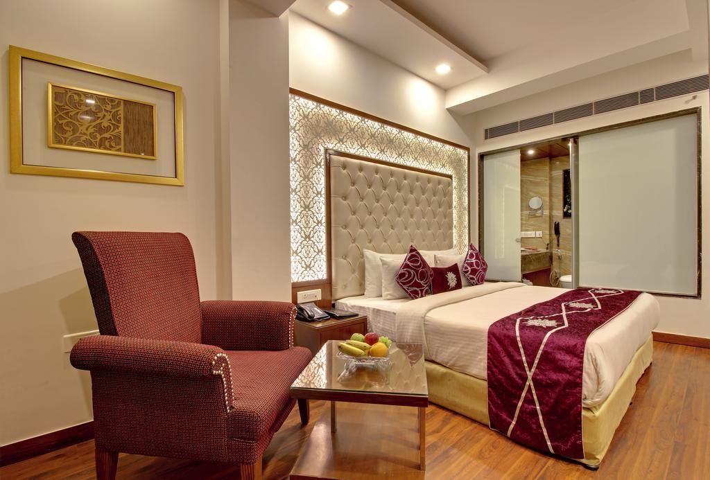 דלהי Hotel Swaran Palace מראה חיצוני תמונה
