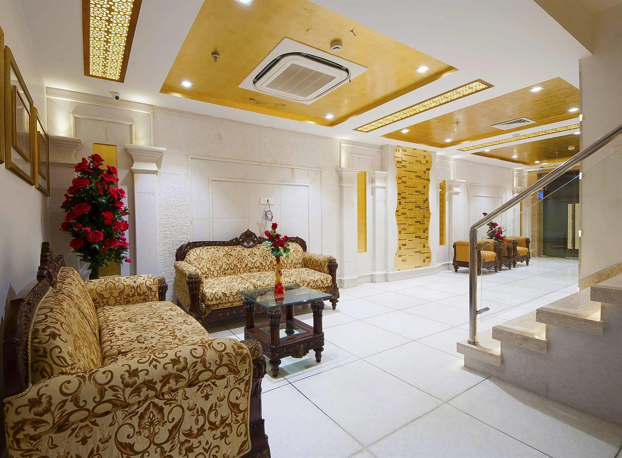 דלהי Hotel Swaran Palace מראה חיצוני תמונה