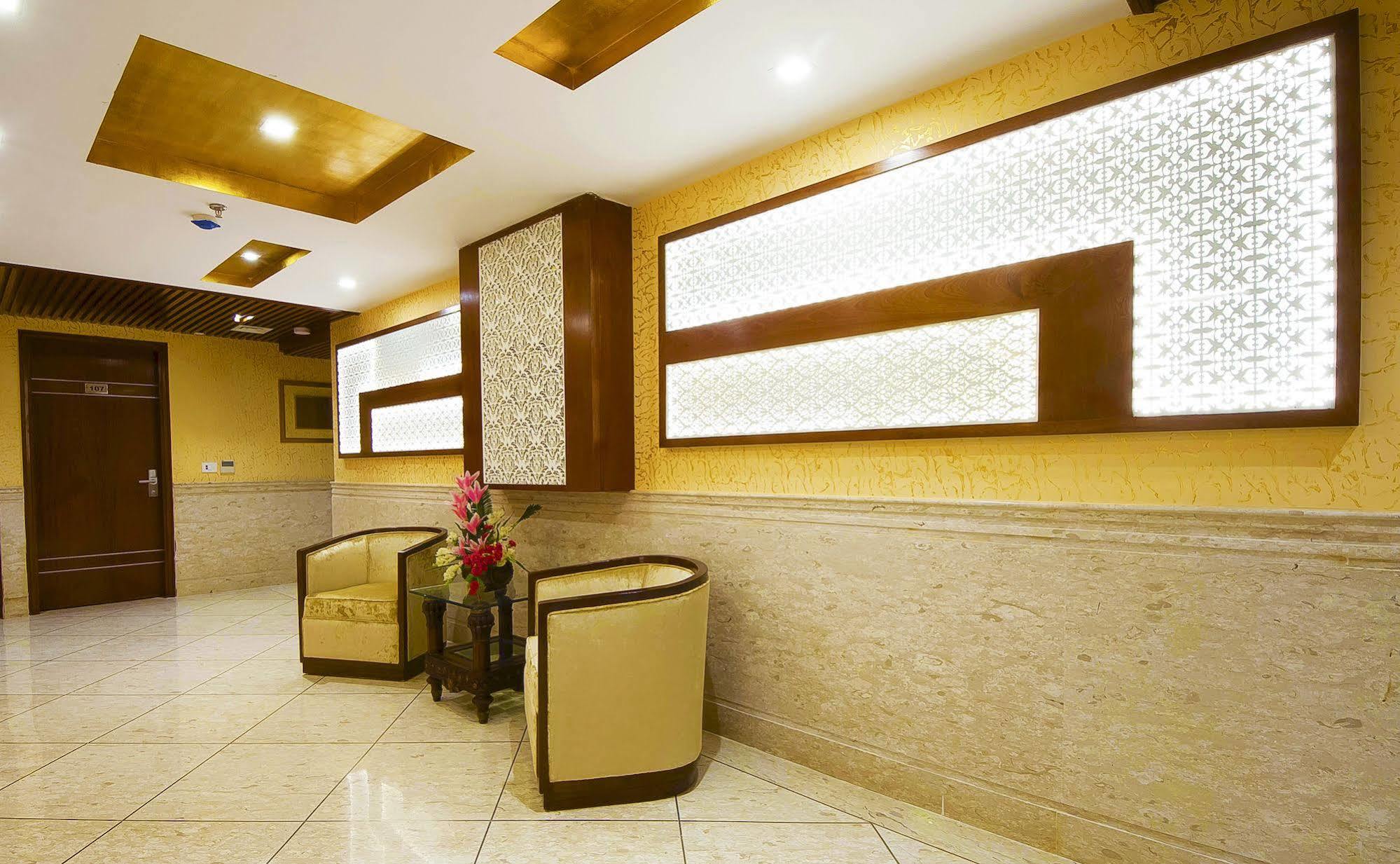 דלהי Hotel Swaran Palace מראה חיצוני תמונה