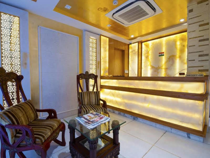 דלהי Hotel Swaran Palace מראה חיצוני תמונה