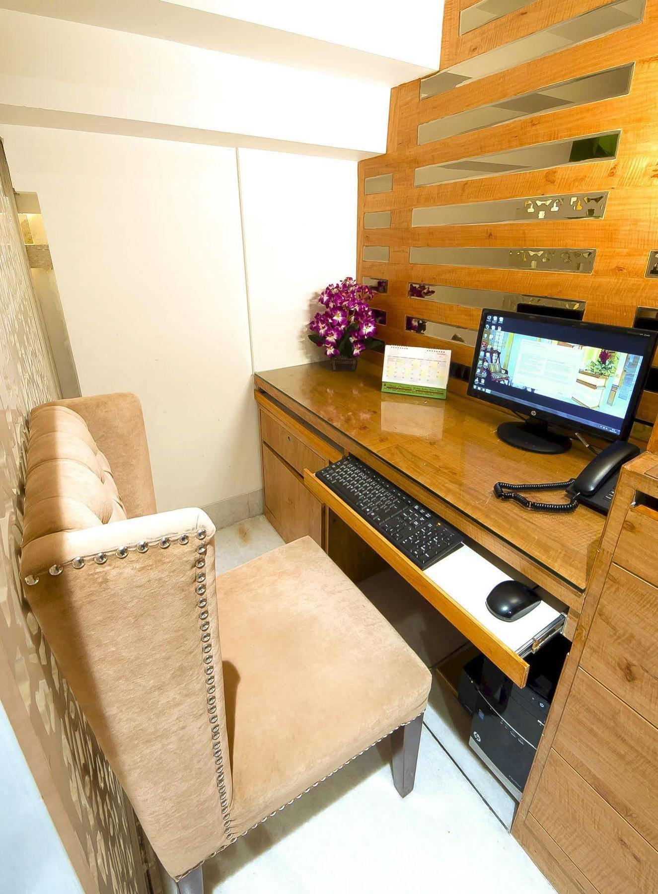 דלהי Hotel Swaran Palace מראה חיצוני תמונה