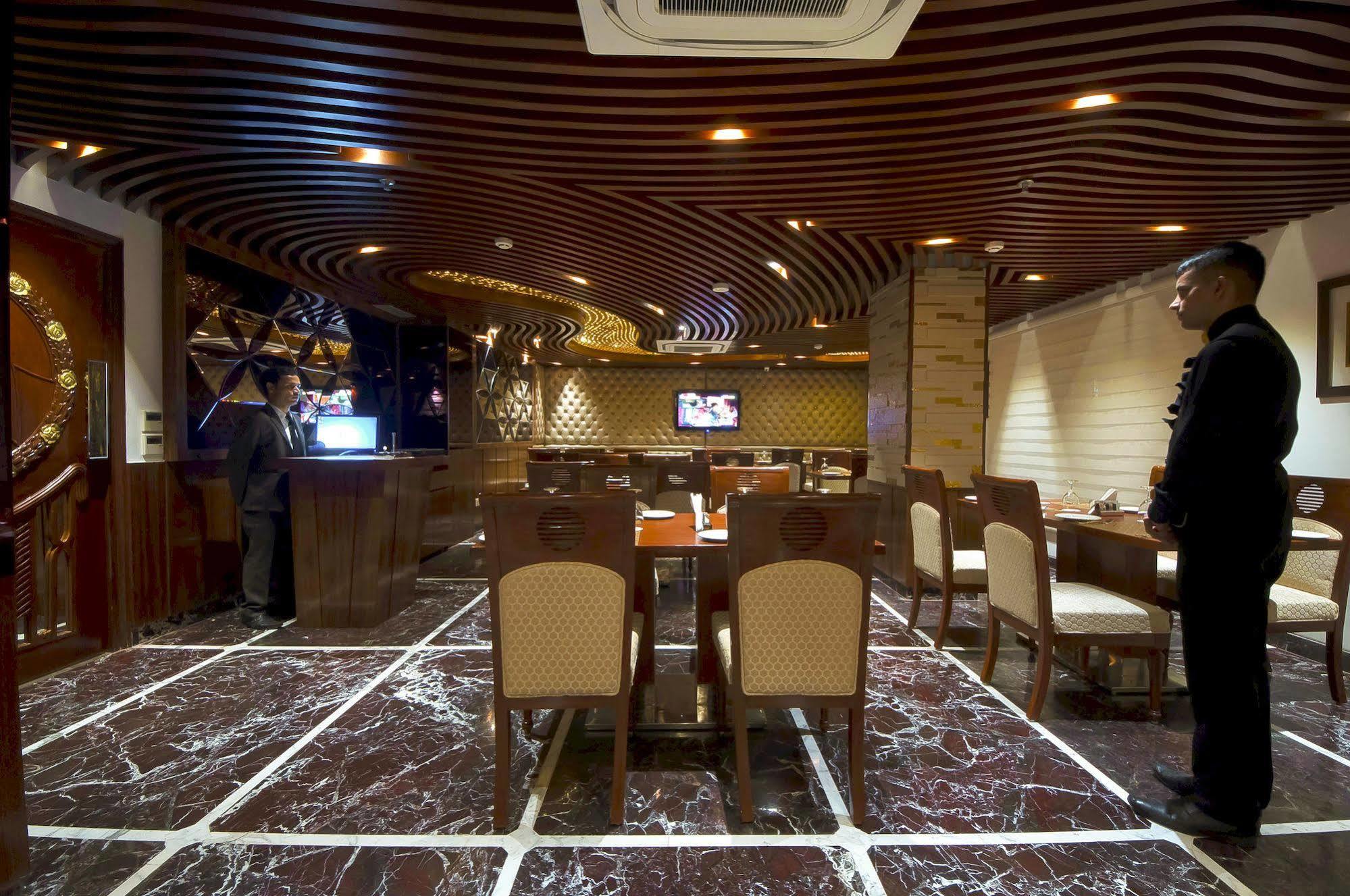 דלהי Hotel Swaran Palace מראה חיצוני תמונה