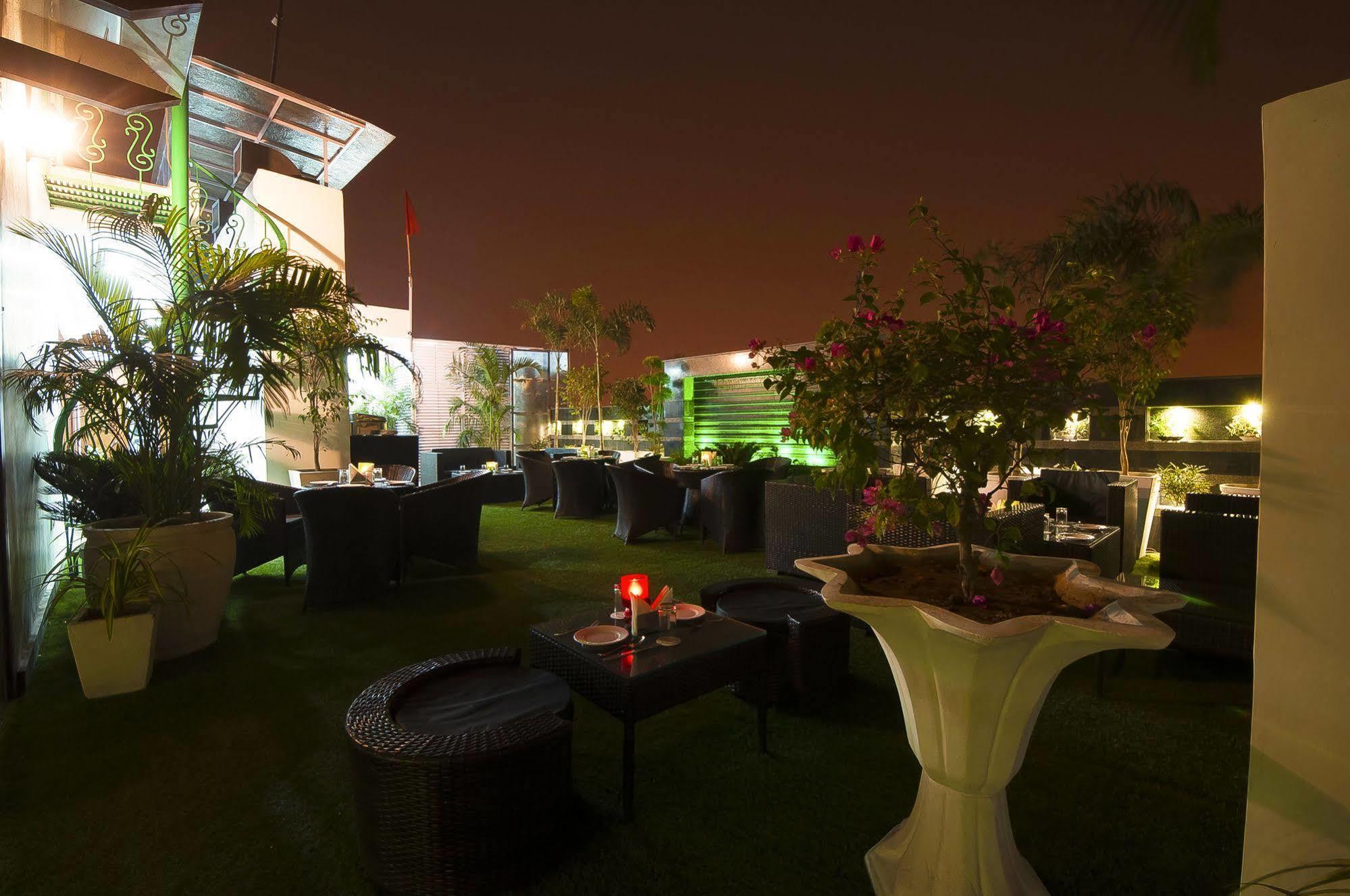 דלהי Hotel Swaran Palace מראה חיצוני תמונה